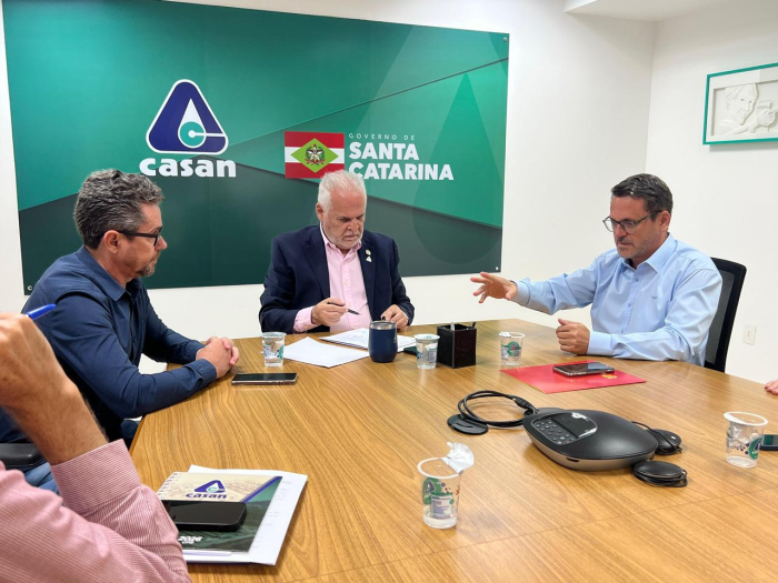 Prefeito Silvio César cobra soluções da CASAN em Florianópolis após constantes faltas de água em Indaial