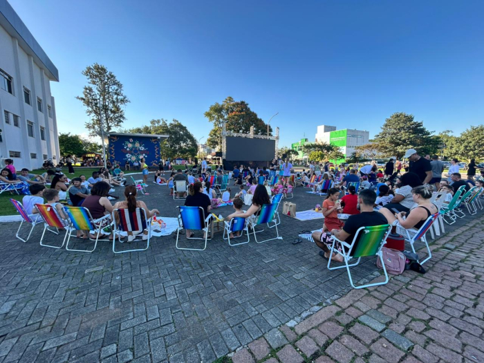 Prefeitura de Timbó confirma nova edição do Cinema no Parque após sucesso da primeira sessão