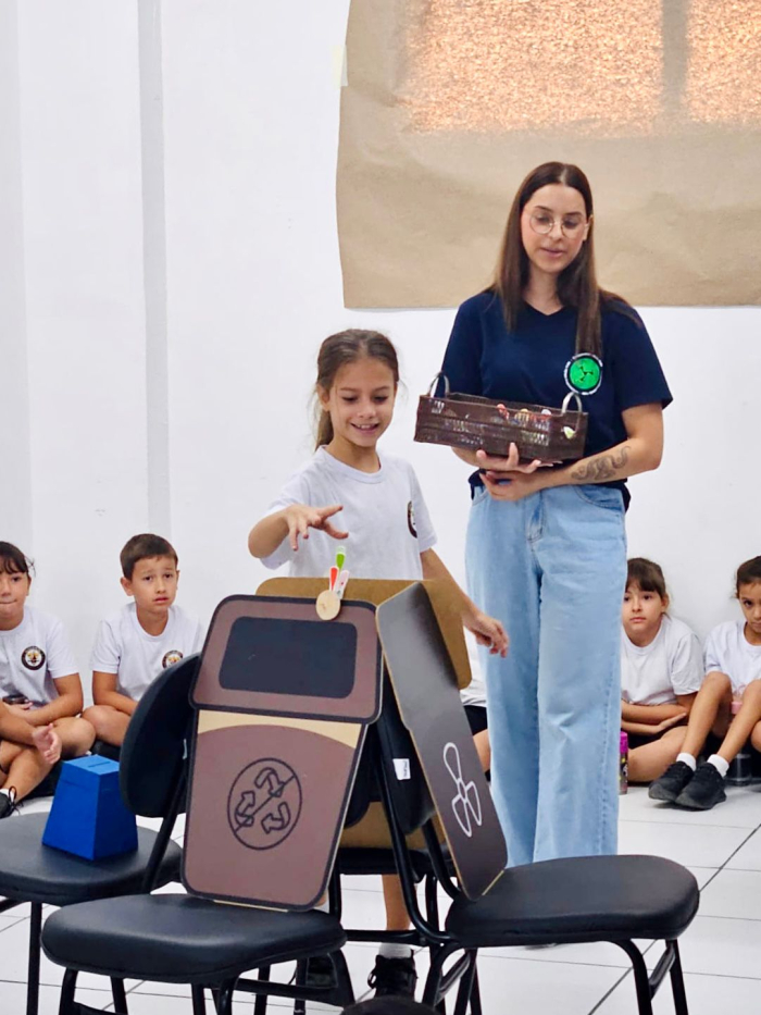 Alunos da Escola Helga Ittner participam de formação sobre coleta seletiva em Indaial