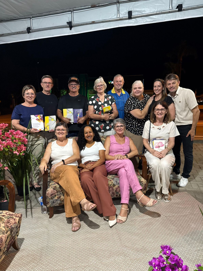 Benedito Novo - Encontro de Escritores valoriza talentos locais e lança livro de Juraci Carlini 