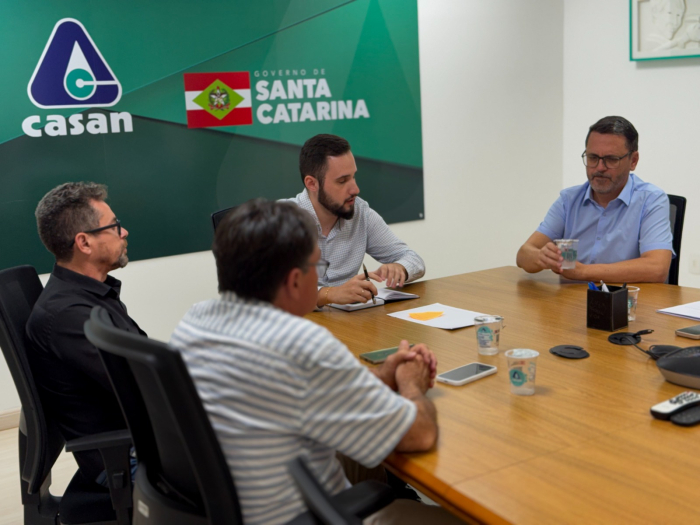 Prefeito de Indaial acompanha andamento de investimentos da Casan em reunião na capital