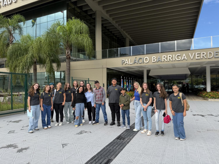 Parlamento Jovem de Timbó visita Assembleia Legislativa e Câmara de Vereadores de Florianópolis