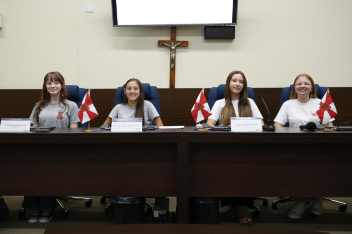 Parlamento Jovem elege Mesa Diretora e empossa novos vereadores