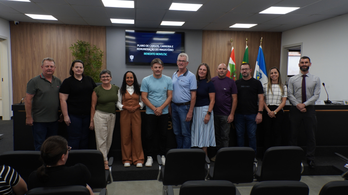 Audiência pública apresenta novo Plano de Carreira do Magistério e destaca valorização dos profissionais da educação em Benedito Novo