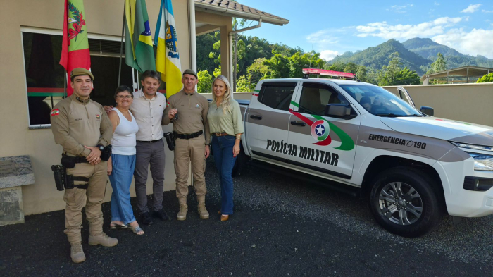 Benedito Novo recebe nova viatura para reforçar a segurança no interior
