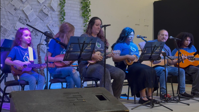 1ª Feira do Livro de Benedito Novo inicia com grande participação da comunidade escolar