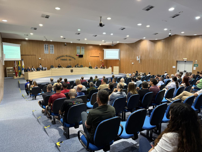 Comunidade de Timbó e vereadores discutem projeto de lei que estabelece regras de uso para ciclomotores, bicicletas elétricas e autopropelidos no município