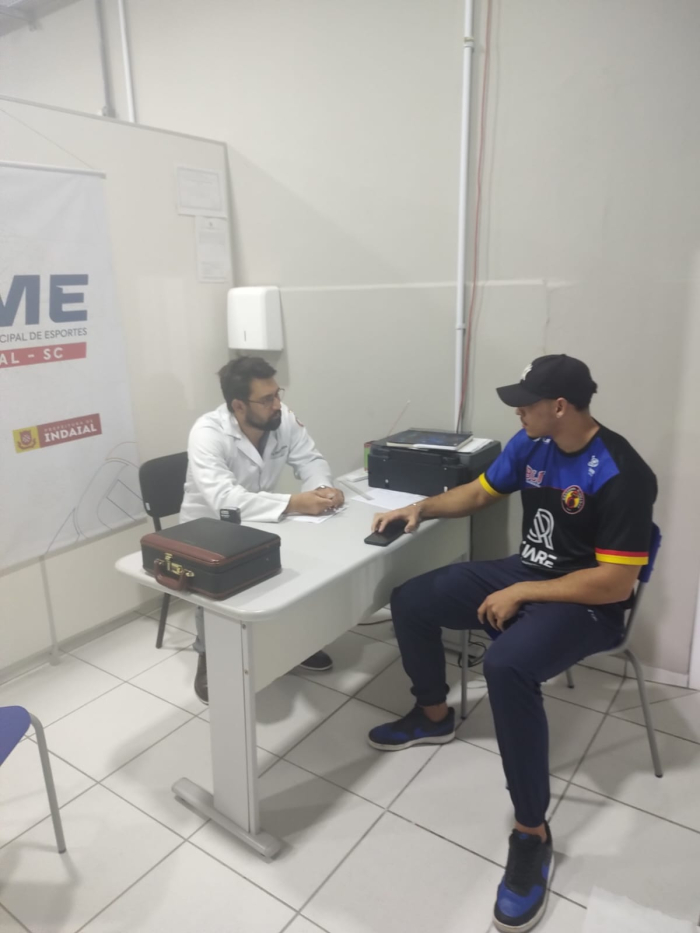 Atletas da FME Indaial recebem avaliação ortopédica especializada