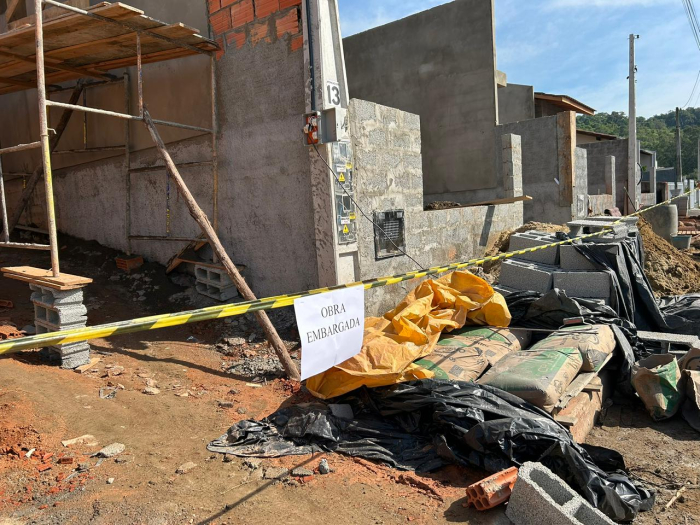 Indaial intensifica fiscalização e orienta sobre uso correto de calçadas e vias em obras