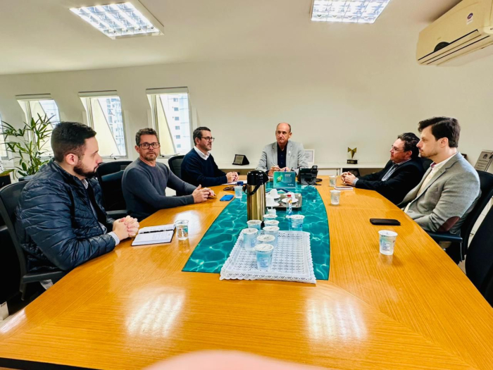 Prefeito de Indaial cumpre agenda em Floripa na Casan, Celesc e Defesa Civil