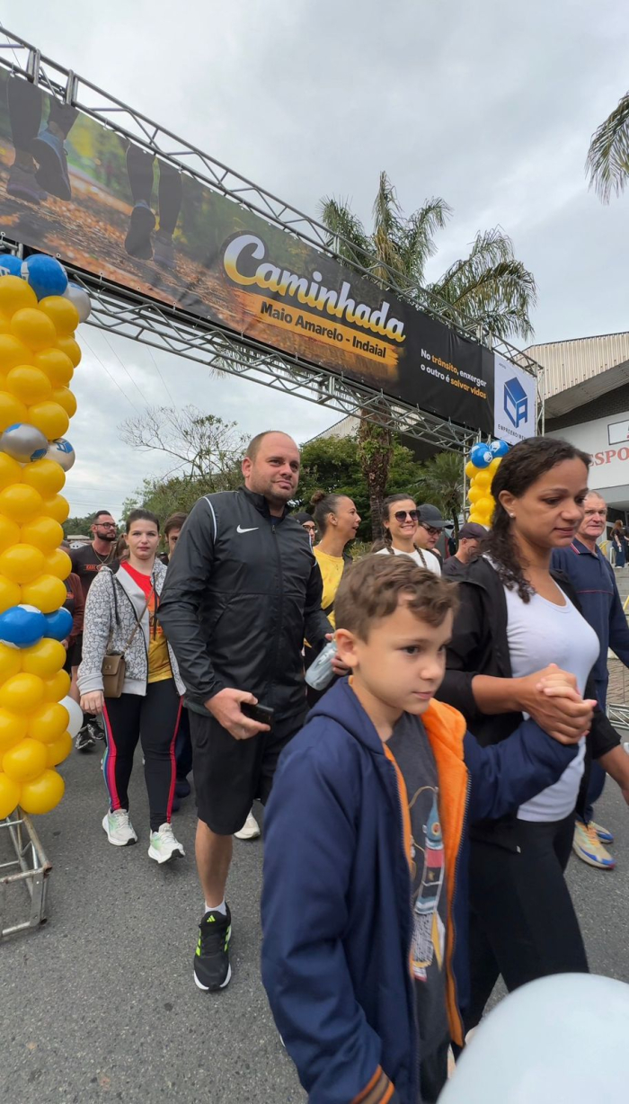 Cerca de 250 pessoas participaram da Caminhada Maio Amarelo em Indaial