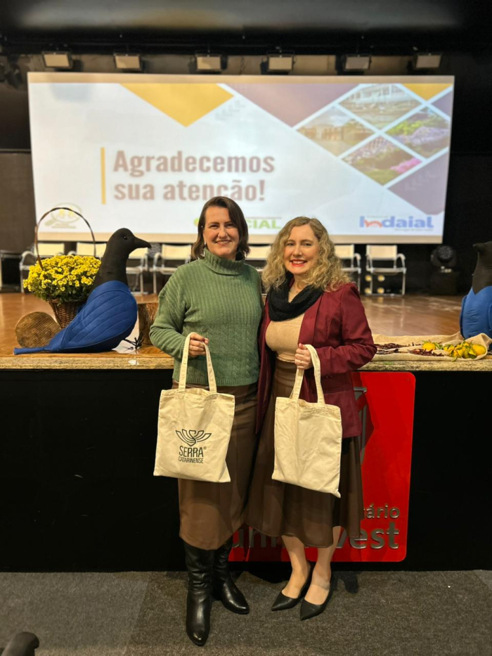 Indaial apresenta boas práticas em seminário estadual de Assistência Social em Lages
