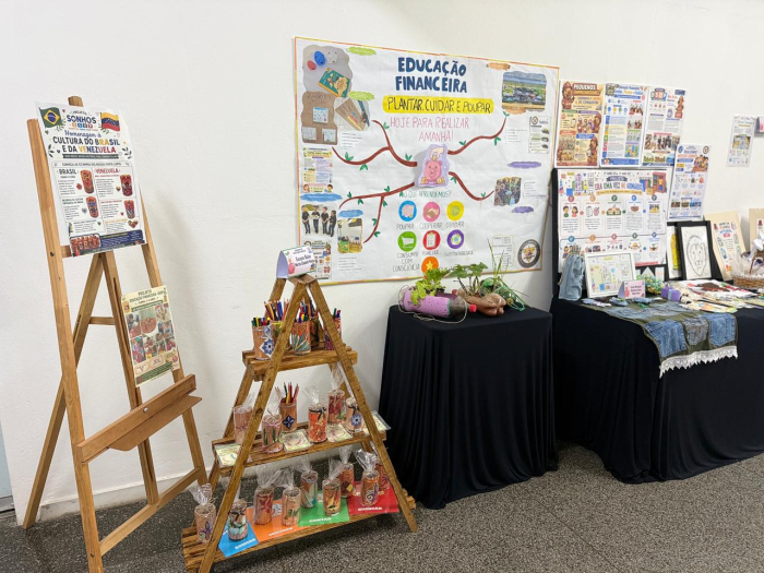 Exposição do Projeto Educação Financeira pode ser visitada na Prefeitura até quinta (9)