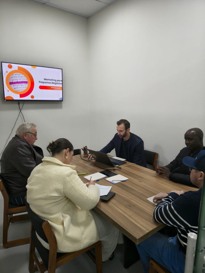 Sala do Empreendedor capacitou profissionais com consultoria em Marketing Digital
