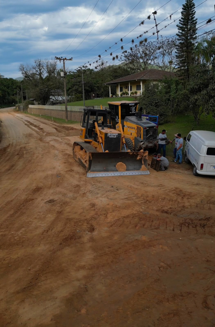 Obra de pavimentação da Rua Reinhold Schroeder inicia com preparação da cancha e drenagem