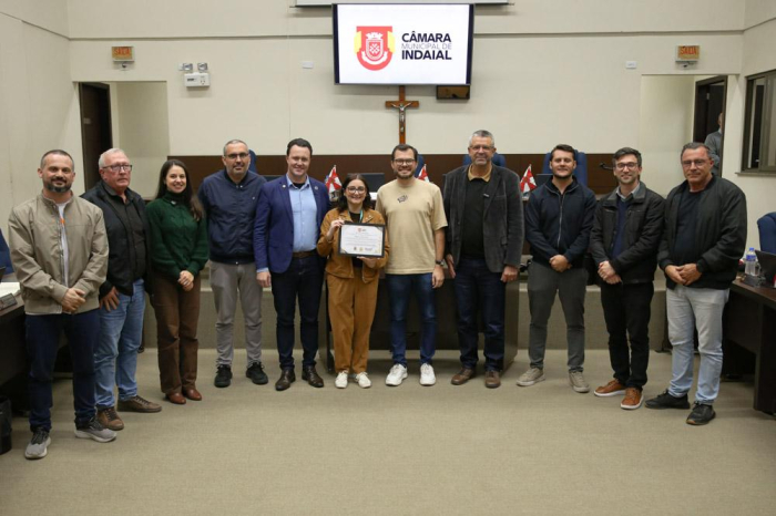 Medalhistas da OBMEP e professora destaque recebem homenagens na Câmara