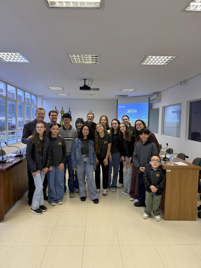 Parlamento Jovem de Timbó realiza Sessão Solene e inicia as atividades do segundo semestre