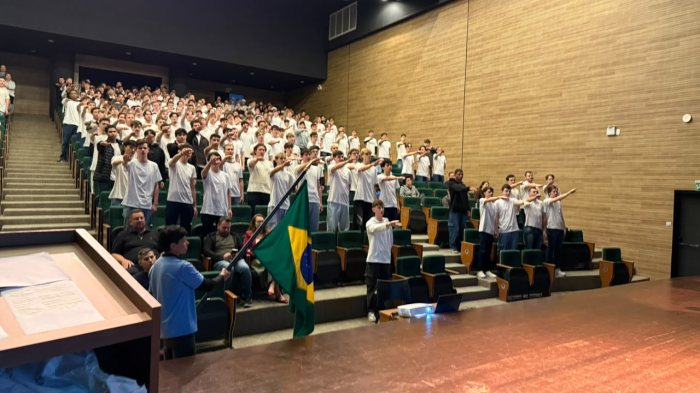 Cerimônia de Compromisso à Bandeira reúne 194 jovens em Timbó