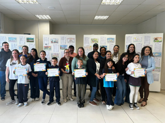 Timbó premia vencedores da etapa municipal dos concursos Poetizando meu Vale e Traços do meu Vale
