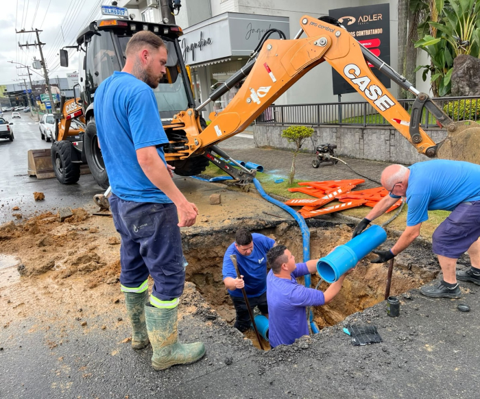 SAMAE nas ruas: da Avenida do desfile às adutoras, uma semana de trabalho que não para