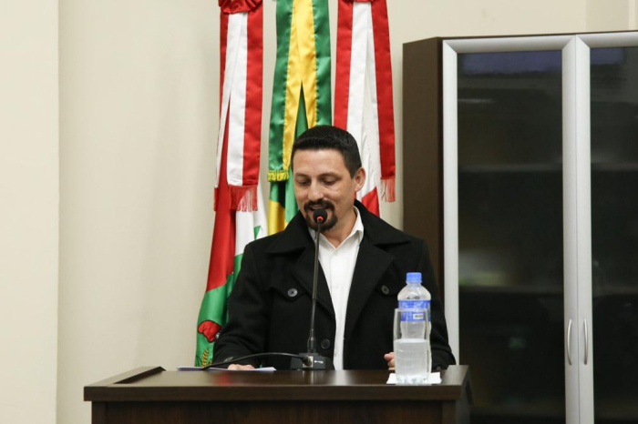 Educação domiciliar é tema da Tribuna Livre
