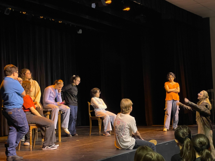 Festival de Teatro de Indaial reúne estudantes e público no segundo dia de programação
