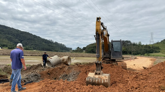 Prefeitura de Timbó inicia melhorias na drenagem da Rua Dona Clara para reduzir impactos das fortes chuvas