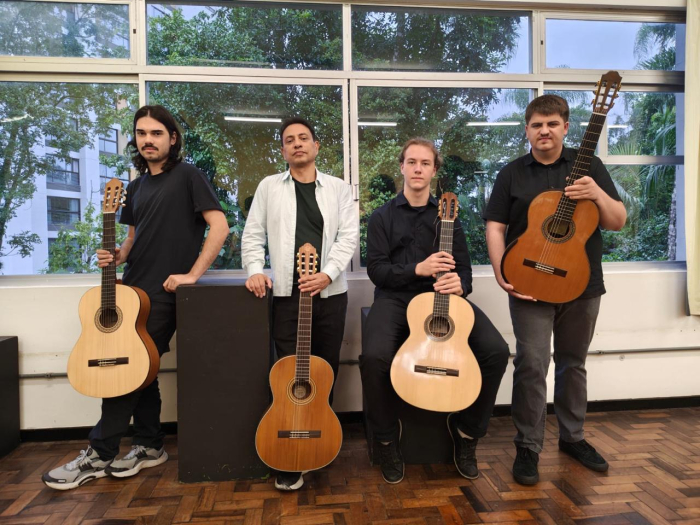 FIC recebe apresentação da Camerata de Violões da FURB neste domingo