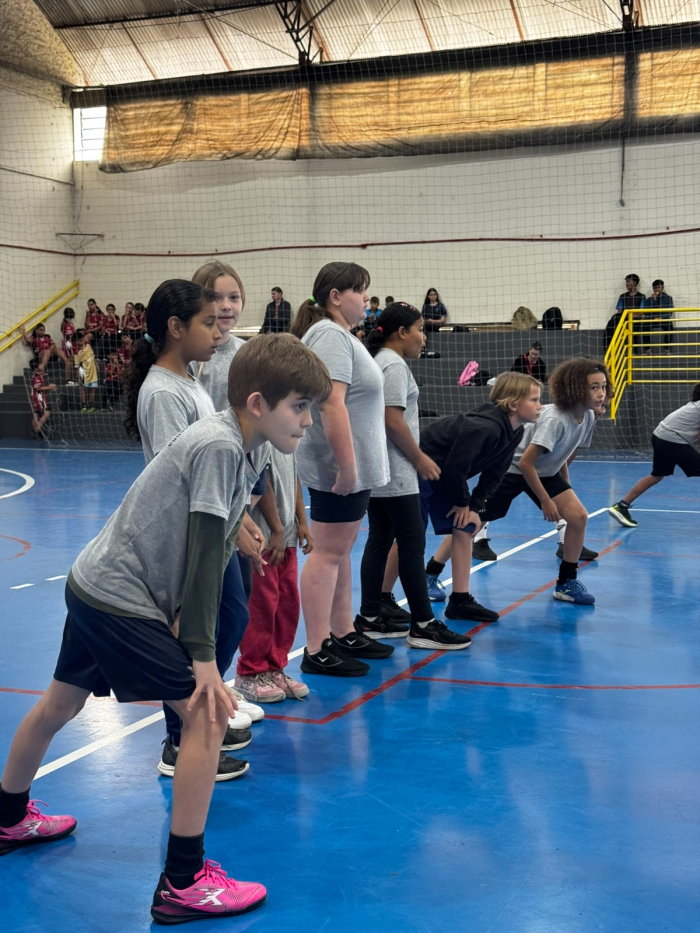Joguinhos Escolares reúnem alunos de 8 a 10 anos em competição esportiva
