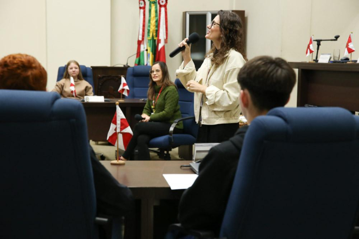 Parlamento Jovem debate saúde mental e divulga Projeto Arcos do Amanhã