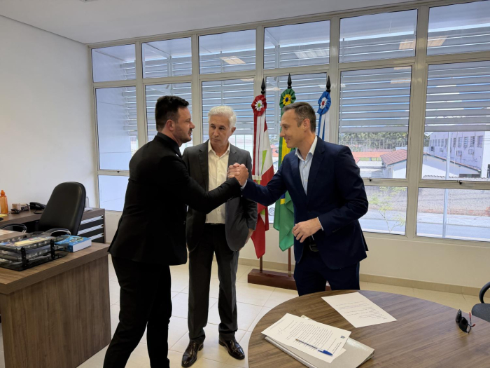 José Bagio é empossado vereador pelo período de uma semana e presidente da Câmara assume Prefeitura