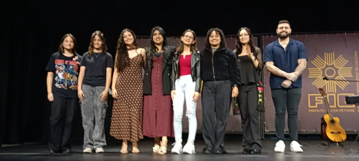 Fundação Indaialense de Cultura realizou Mostra de Canto com apresentações dos alunos