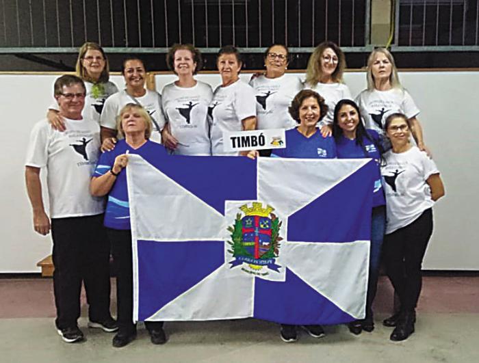 Terceira idade de Timbó participa da abertura do 12º JASTI