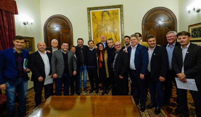 Prefeitos do Médio Vale seu reúnem com governador Moisés