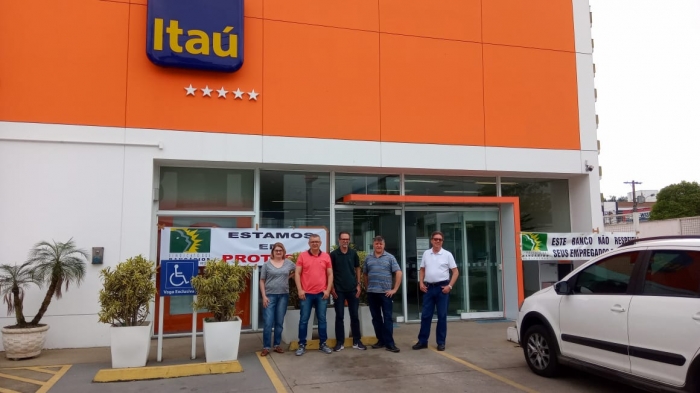 Sindicato fecha agência do Itaú em Timbó