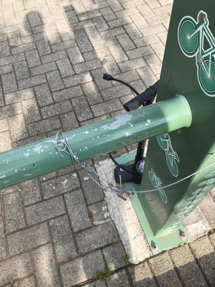 Ato de vandalismo prejudica ciclistas em Timbó