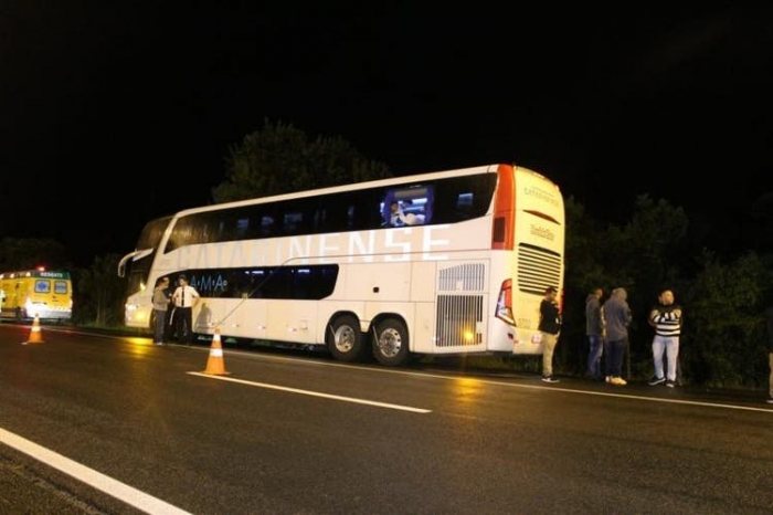 Passageiro reage e assalto a ônibus termina com três mortos