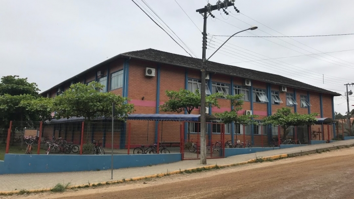Aparelhos de ar-condicionado da Escola Nestor Margarida são desligados por atraso nas obras de ampliação