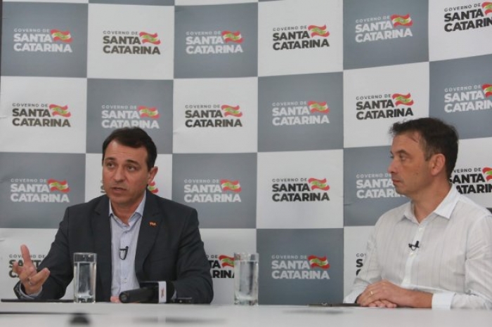 Governo fecha divisas com PR e RS para veículos de transporte coletivo e proíbe a permanência de pessoas em praias e parques