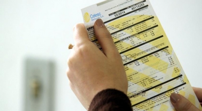 Aprovado projeto que suspende cobranças de água e luz, em março e abril