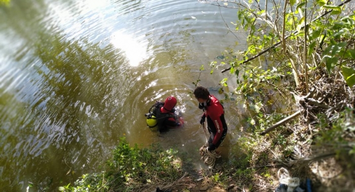 Corpo de jovem de 20 anos é encontrado em rio após buscas dos bombeiros, em Timbó