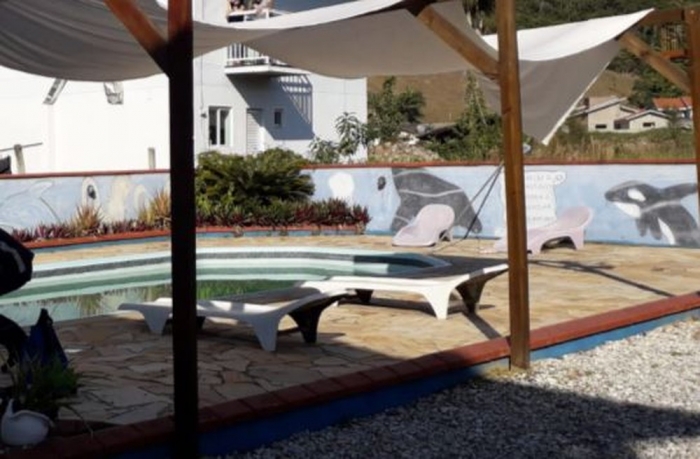 Criança morre após se afogar em piscina de casa em Gaspar