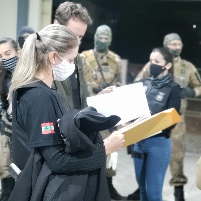 PM e Polícia Civil realizam ação conjunta para cumprimento de mandados de busca e apreensão