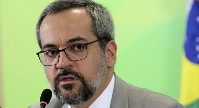 'Querem me calar a qualquer custo', diz Weintraub após multa