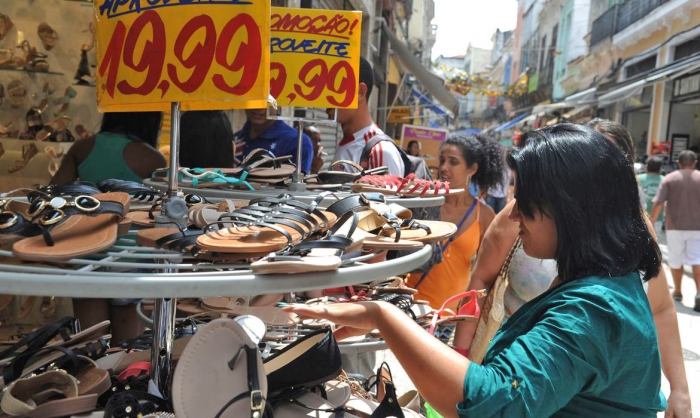 Confiança de empresários e consumidores cresce em junho, diz prévia