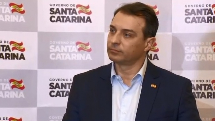 Governador de SC anuncia que está recuperado da Covid-19 e retoma agenda