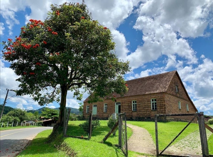 Sexta-feira deve ser de sol entre nuvens e tarde quente em SC