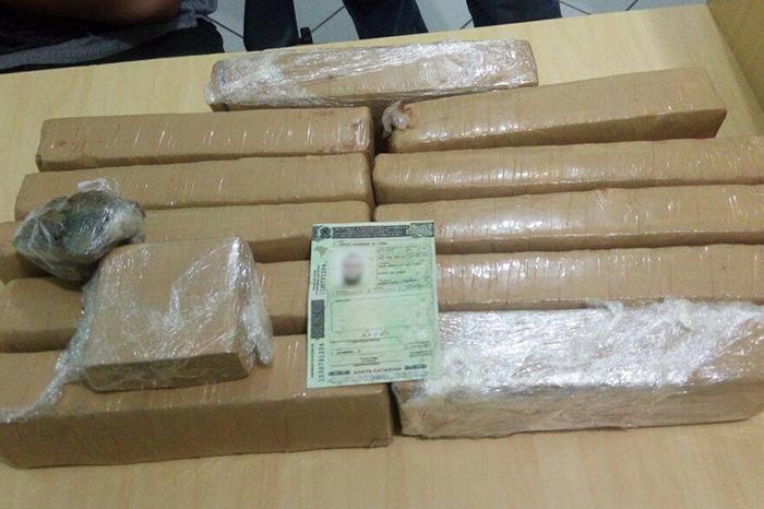 Polícia apreende 10 quilos de maconha em Indaial