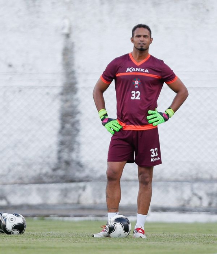 Presidente do Rio Branco confirma goleiro Bruno como reforço