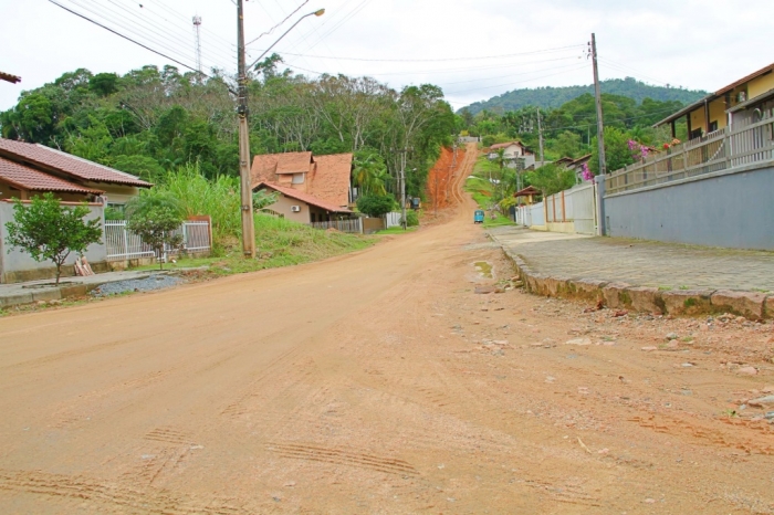 Adeus à poeira e lama: Rua Espírito Santo receberá pavimentação
